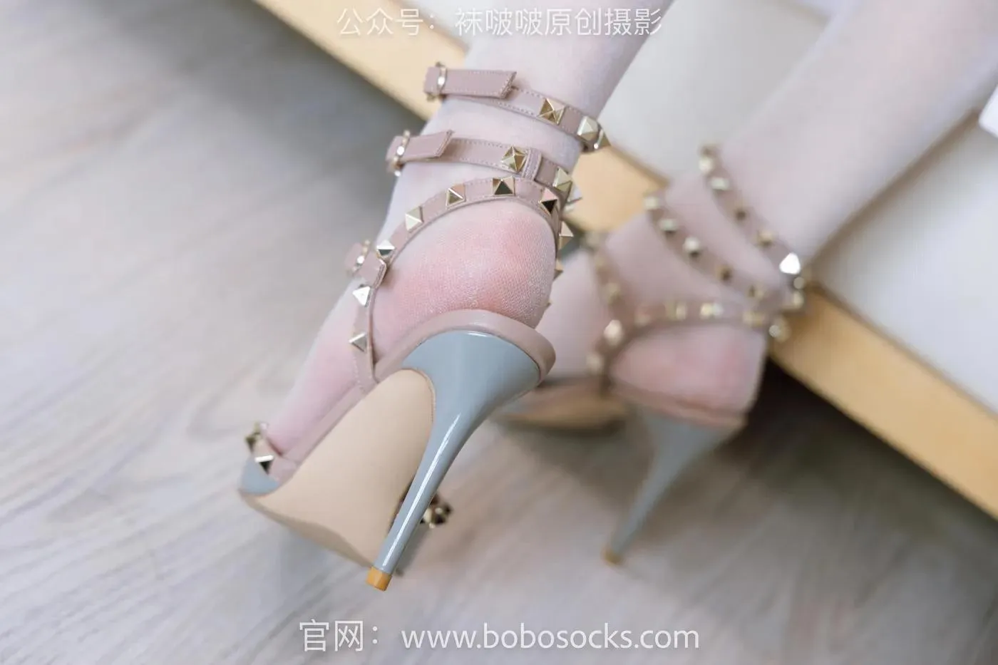 [BoBoSocks袜啵啵]NO.154 小甜豆-两双高跟鞋、珠光白丝、女仆装 [200P]插图9